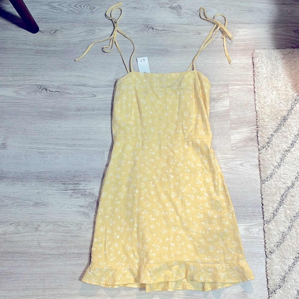 Abercrombie Butter Yellow Floral Dress with Shoulder Ties. Size S.